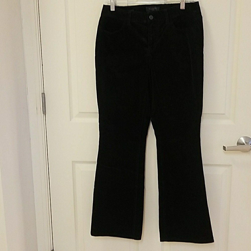 12/31 CLOSET CLOSING